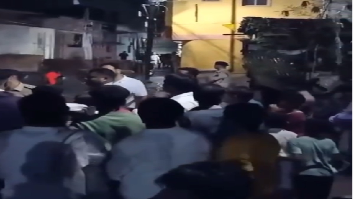 दो गुटों के बीच विवाद के बाद बलवा, पुलिस ने दोनों पक्षों के लोगों को लिया हिरासत में