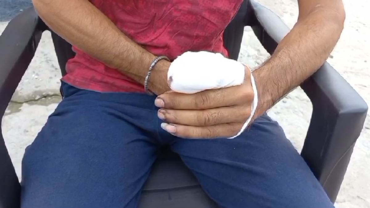 भाजपा का जबरा फैन, बीजेपी की जीत पर युवक ने उंगली काटकर देवी को चढ़ा दी