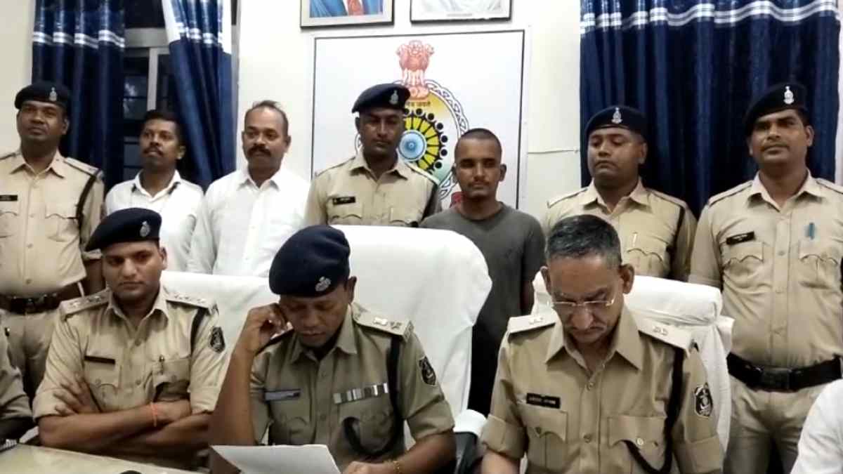 CG में टैक्स का हवाला देकर लाखों की ठगी : बिहार से आरोपी गिरफ्तार, घर से 24 लाख कैश बरामद