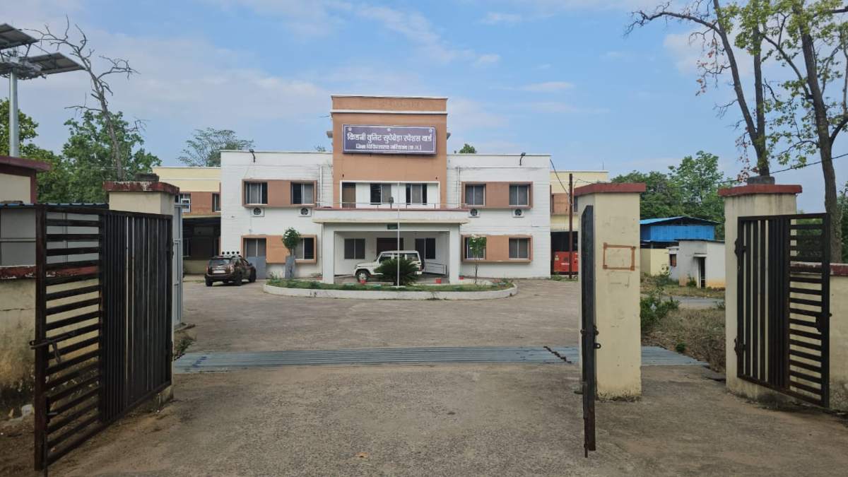 CG NEWS: बेहतर स्वास्थ्य सुविधा देने के लिए सरकारी अस्पताल को किया शिफ्ट, अब उसी बिल्डिंग में कॉलेज संचालन से डॉक्टरों ने जताया संक्रमण की संभावना…