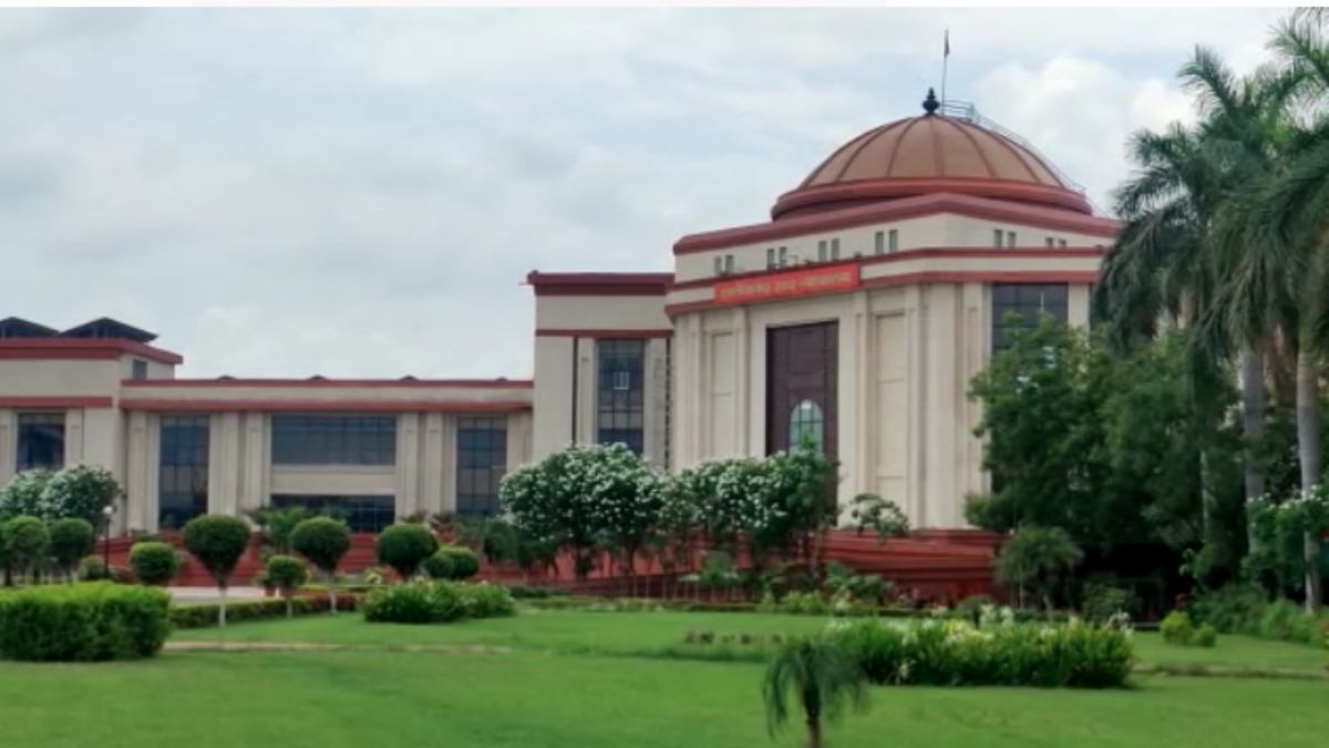 प्रदेश की स्वास्थ्य सेवाओं पर हाईकोर्ट गंभीर, कहा- अस्पतालों में मरीजों के प्रोटोकॉल अनुसार डॉक्टर-नर्स उपलब्ध रहने चाहिए