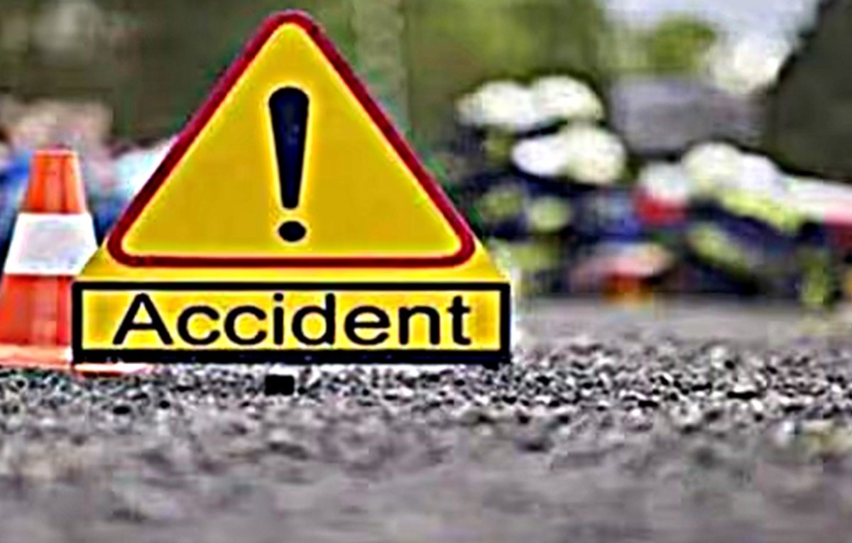 Accident in UP: गंगा स्नान करने जा रहे श्रद्धालुओं की कार हाईवे पर पलटी, कई लोग घायल, मची चीख-पुकार