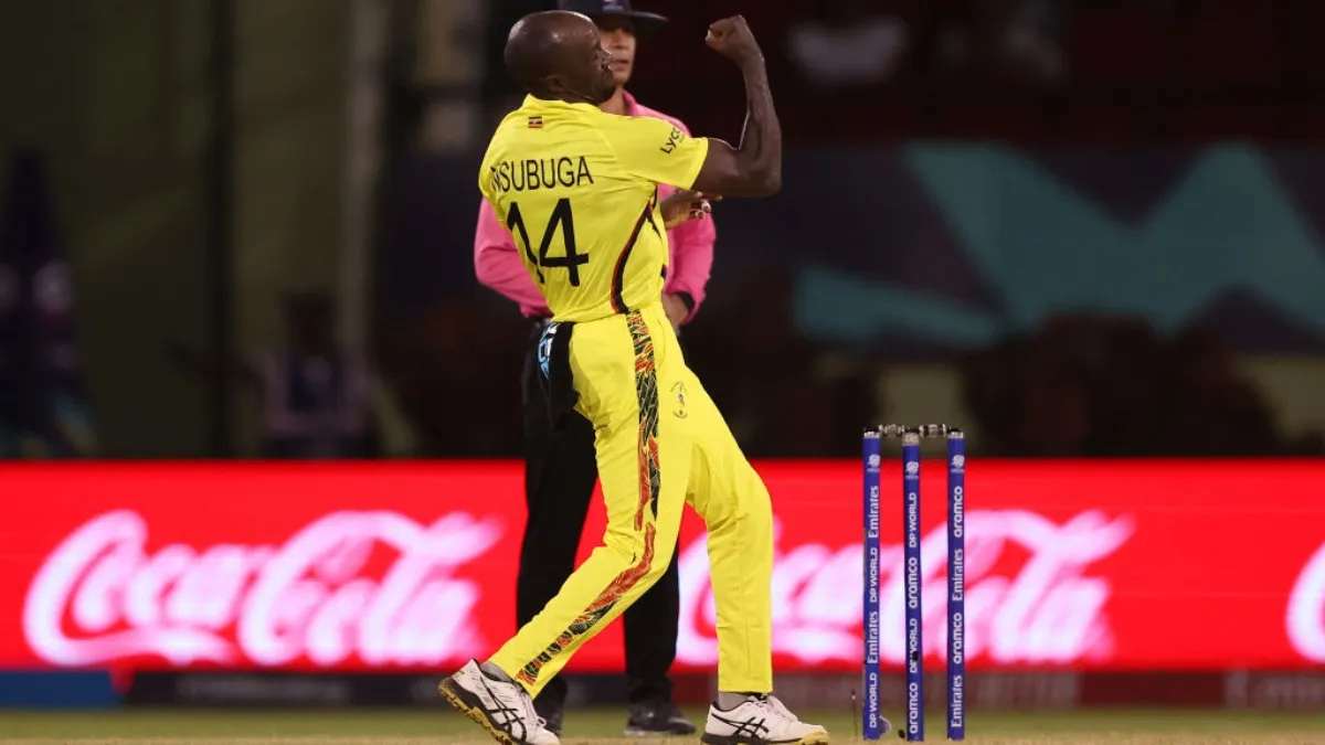 43 साल के इस क्रिकेटर ने गेंद से बनाया वर्ल्ड रिकॉर्ड, कंजूसी में बुमराह से कहीं ज्यादा आगे