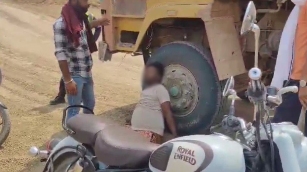 डीजल चोरी के शक में कर्मचारी की बेरहमी से पिटाई: बाउंसरों ने लाठी-डंडों से बेहोश होने तक पीटा, VIDEO वायरल