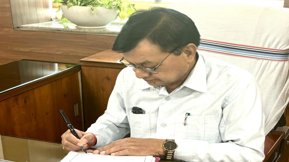 छत्तीसगढ़ के मजदूरों की बुढ़ापे की चिंता हुई दूर, मंत्री लखनलाल देवांगन ने श्रमिकों को जारी की पेंशन…