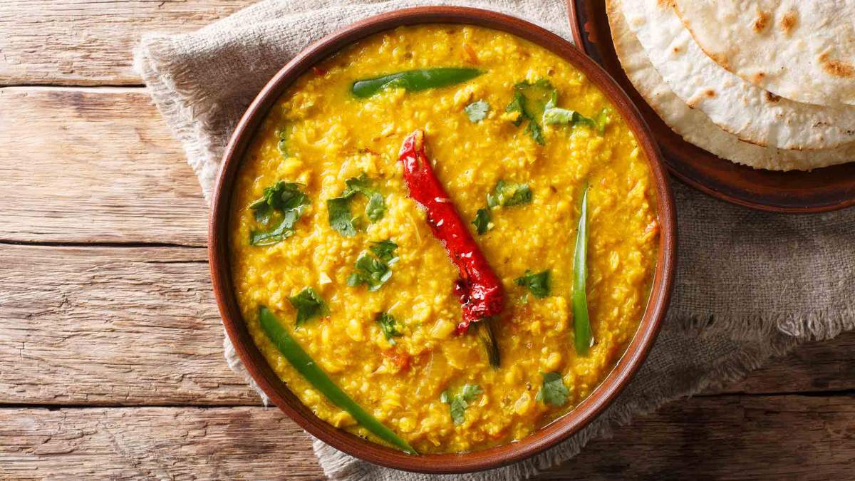 Mixed Dal Recipe: एक ही तरह की दाल खाकर हो गए हैं बोर, तो इस बार बनाएं ये स्वादिष्ट मिक्स दाल…