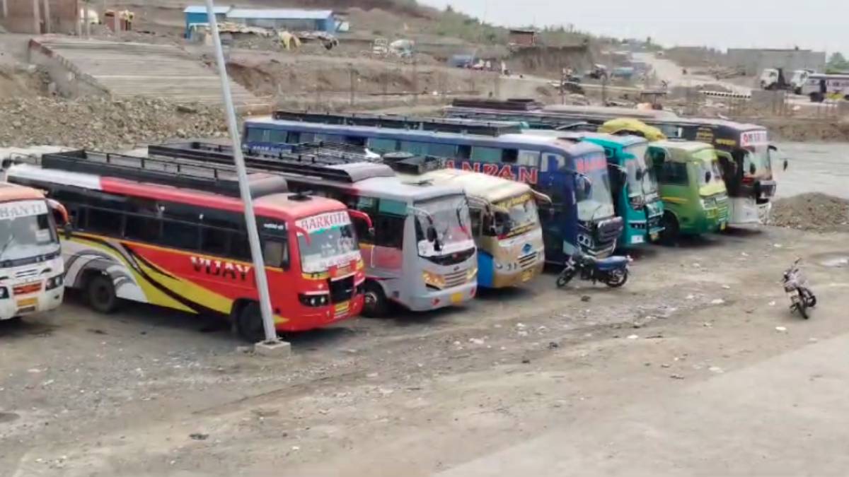 बस ऑपरेटर्स की हड़ताल खत्म: बैकफुट पर आया प्रशासन, कैबिनेट मंत्री गोविंद राजपूत ने की मध्यस्तता