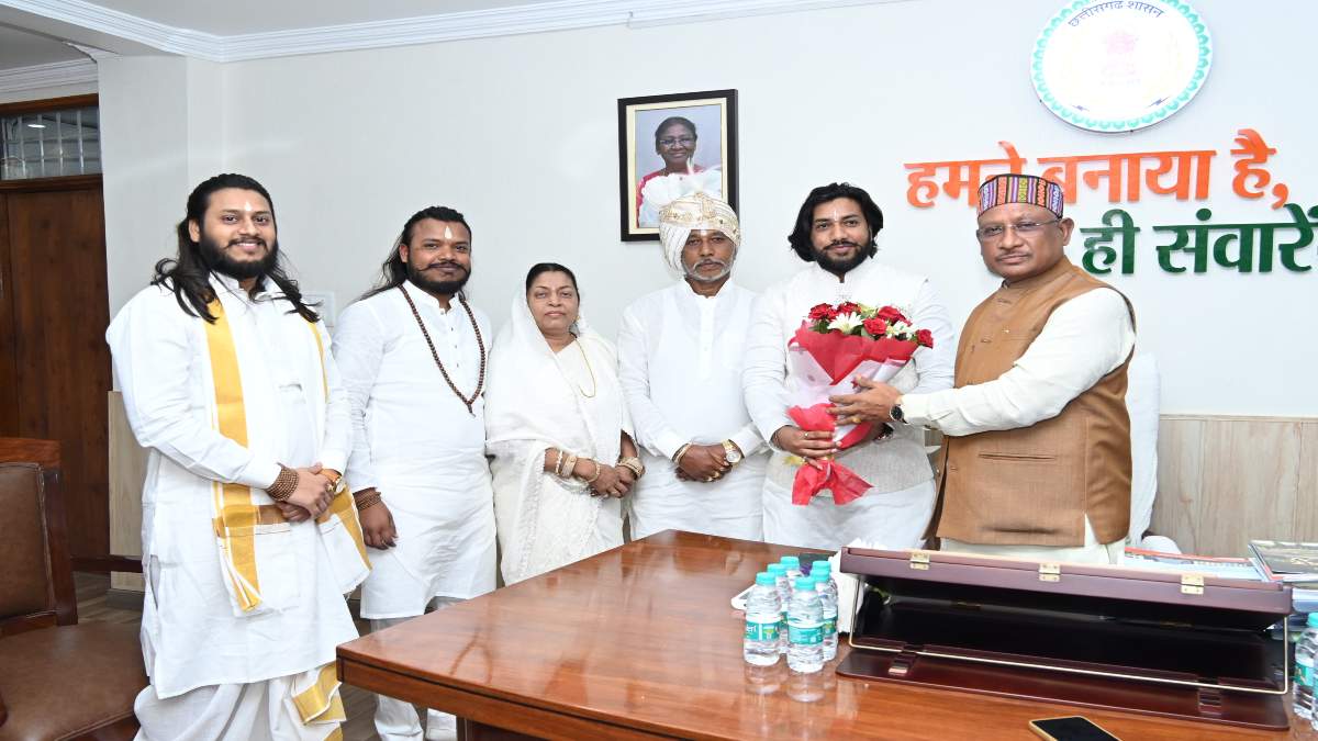 मुख्यमंत्री से मिला सतनामी समाज का प्रतिनिधिमंडल, सीएम साय ने कहा- समाज में शांति के साथ विकास के लिए कृत-संकल्पित है छत्तीसगढ़ सरकार