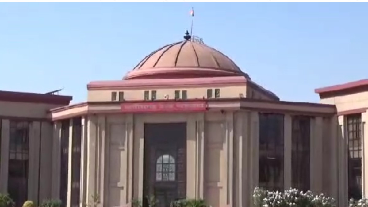 खराब सड़कों को लेकर हाईकोर्ट में जवाब नहीं दे पाई राज्य सरकार, मांगा समय, अब इस दिन होगी सुनवाई…