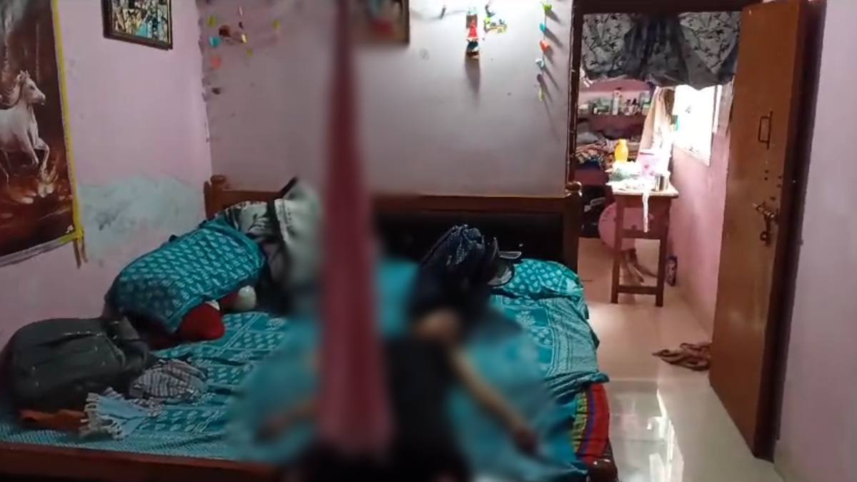 मोबाइल चलाने से मना किया तो छात्रा ने कर लिया सुसाइड, फंदे से लटकता शव देख मां के उड़े होश, पसरा मातम