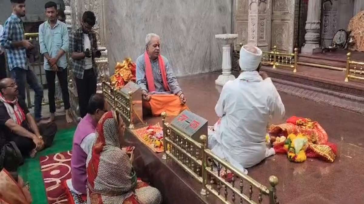 मतगणना से पहले सलकनपुर पहुंचे शिवराज: मां विजयासन देवी के किए दर्शन, मांगा जीत का आशीर्वाद