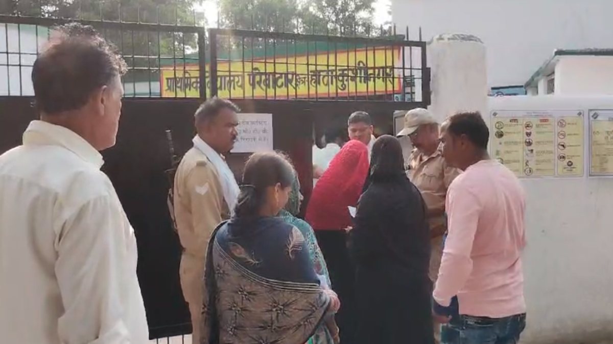 लोकसभा चुनाव : कुशीनगर में सातवें चरण का मतदान जारी, वोटरों में भारी उत्साह, सुबह से लाइन में लगे लोग