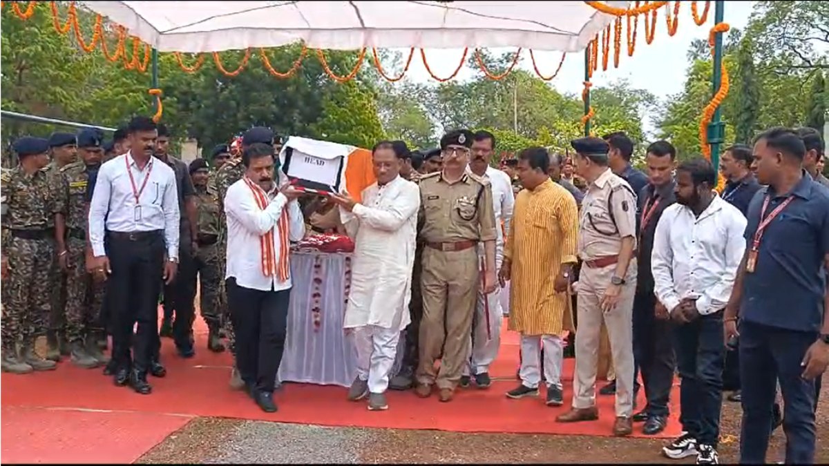 CG NEWS: CM और डिप्टी CM ने शहीद जवान को दी श्रद्धांजलि, घायलों से मुलाकात करने भी पहुंचे अस्पताल…