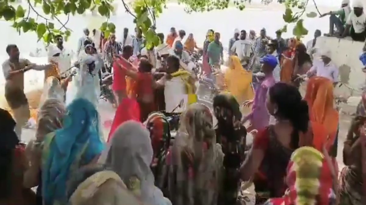मां के अंतिम संस्कार के दौरान बहन और भाई में मारपीट, जमकर चले लाठी-डंडे, सोशल मीडिया पर Video वायरल