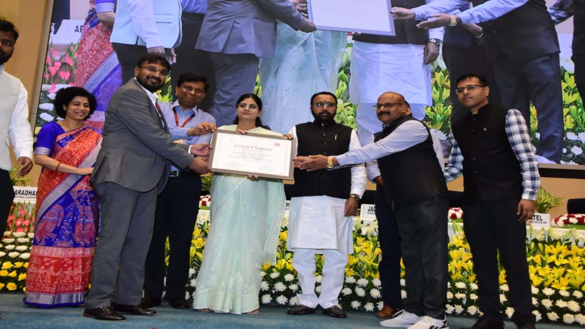आयुष्मान भारत, गुणवत्त स्वास्थ्य कार्यक्रम में राष्ट्रीय स्वास्थ्य मिशन छत्तीसगढ़ की टीम का सम्मान, केंद्रीय स्वास्थ्य राज्यमंत्री अनुप्रिया पटेल ने किया सम्मानित