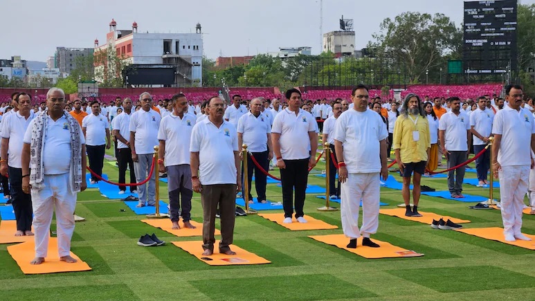 International Yoga Day 2024: जयपुर में SMS स्टेडियम में राज्यपाल और मुख्यमंत्री ने किया योग