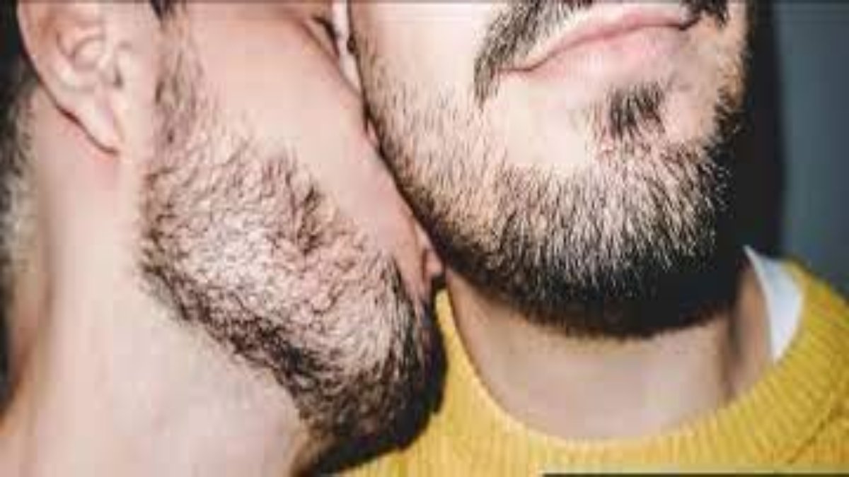 उसने मेरे होंठों को चूमा, कपड़े उतारे और प्राइवेट पार्ट को पकड़कर…?