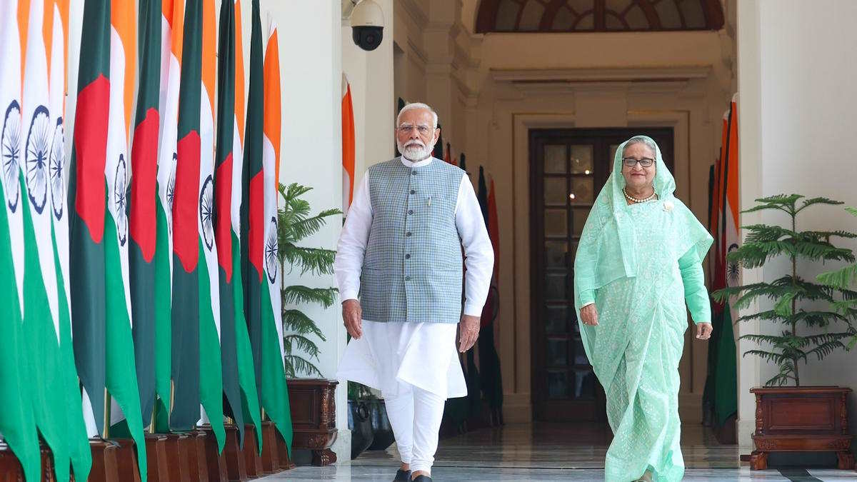 पीएम मोदी और शेख हसीना के बीच फिर हुई मुलाकात, बांग्लादेशियों के लिए ई-मेडिकल वीज़ा सुविधा, ‘हरित भागीदारी’ को बढ़ावा देने के लिए समझौते…