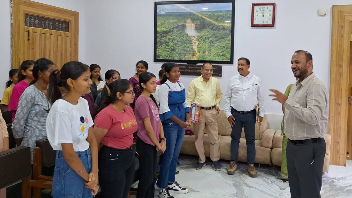 ‘ज्ञानगुड़ी’ से दमका बस्तर, नक्सल प्रभावित इलाकों के बच्चों ने किया NEET क्वालीफाई…