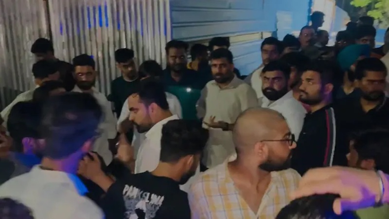 Rajasthan News: स्विमिंग पूल में डूबने से छात्र की मौत, परिजनों और छात्रों ने किया प्रदर्शन