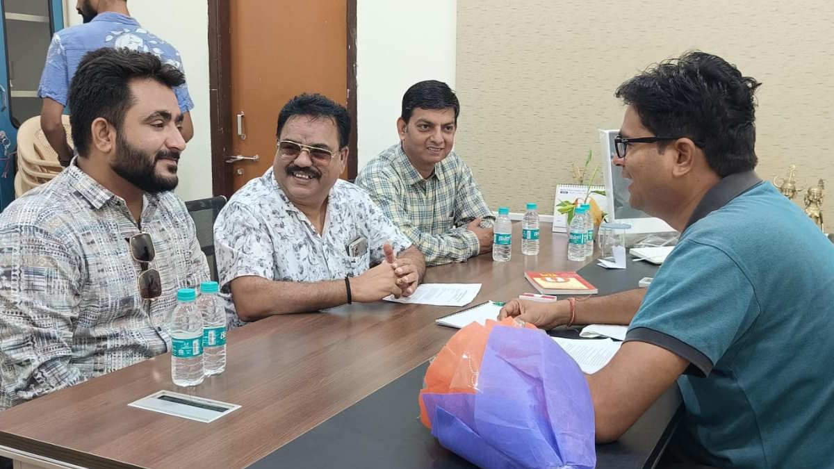 मंत्री ओपी चौधरी से मिले छत्तीसगढ़ रियल स्टेट ब्रोकर एसोसिएशन के पदाधिकारी, पंजीयन शुल्क में कमी के साथ रखी यह मांग…