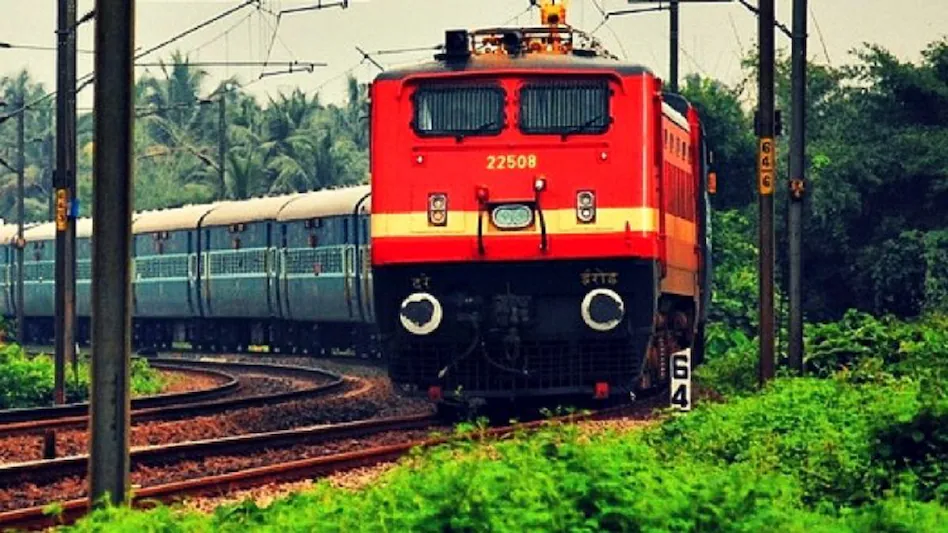 अब मोबाइल फोन पर मिलेगा ट्रेन के टॉयलेट में पानी कम होने का मैसेज