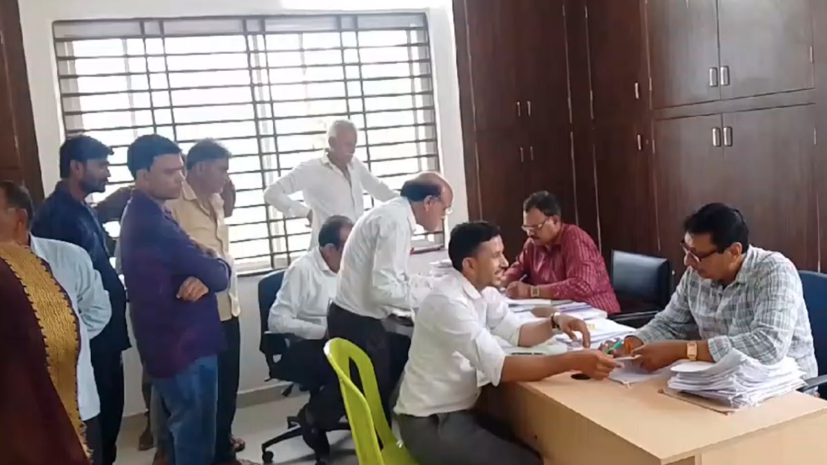 राजस्व मंत्री के क्षेत्र में बड़ा फर्जीवाड़ा: फर्जी दस्तावेजों पर 38 लोगों को बांटे पट्टे, ऐसे हुआ खुलासा