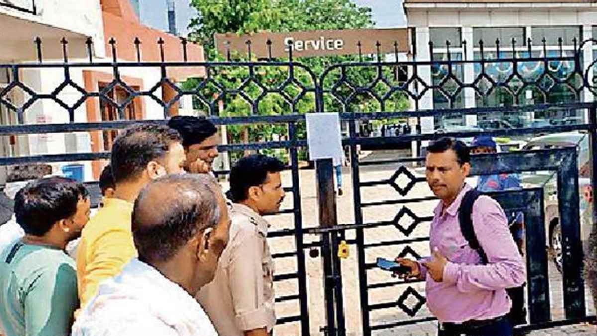 फायर एनओसी को लेकर निगम सख्त: 3 कार शोरूम सील, संचालकों को जल्‍द व्‍यवस्‍था करने के दिए निर्देश