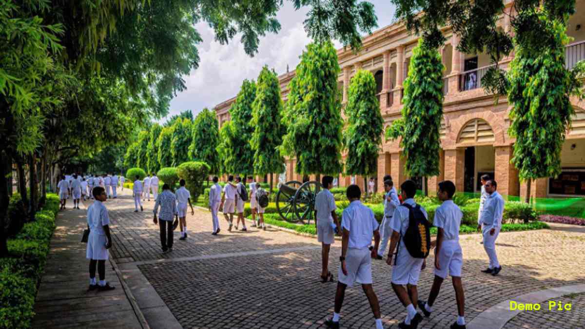 सिंधिया बॉयज स्कूल में जूनियर छात्र से कुकर्म: मासूम के साथ सीनियर स्टूडेंट ने किया गलत काम, प्राचार्य ने थाने में की शिकायत