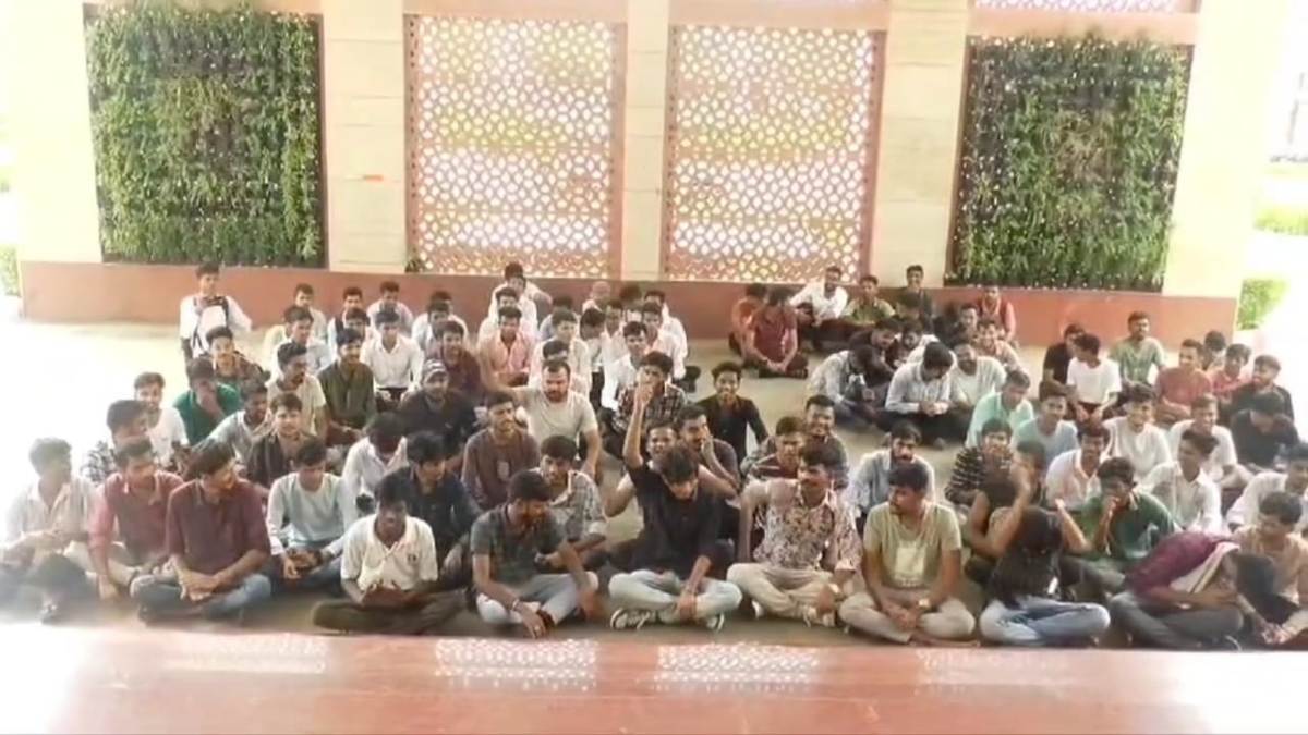 RSS और ABVP का विरोध: सिंधिया एग्रीकल्चर यूनिवर्सिटी के छात्रों ने खोला मोर्चा, संघ की शाखा को प्रतिबंधित और ABVP के दखल पर रोक लगाने की मांग