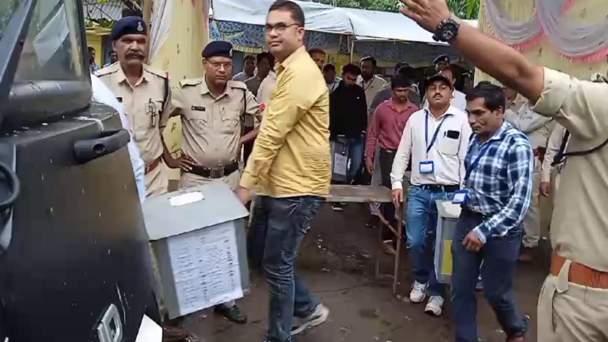 सहकारी समिति चुनाव में धांधली: बैलेट पेपर पर बदला प्रत्याशी का नाम, पीठासीन अधिकारी पर गड़बड़ी करने का आरोप, हंगामे के बाद इलेक्शन स्थगित