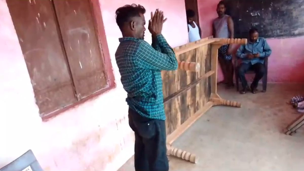 शराबी शिक्षक की लगाई क्लास: रोजाना टुन्न होकर स्कूल पहुंचते थे मासाब, ग्रामीणों ने वीडियो बनाकर किया वायरल