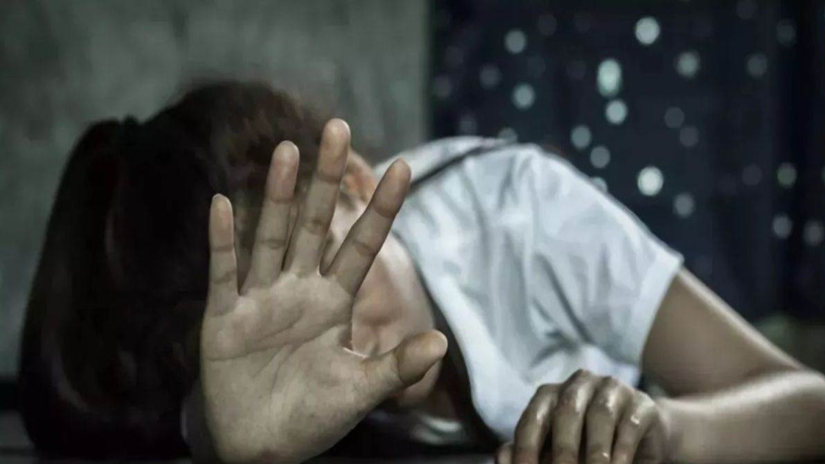 दोस्त ने छात्रा को किताब देने के बहाने बुलाया घर, फिर किया दुष्कर्म, जान से मारने की धमकी देकर 5 सालों तक करता रहा शरीरिक शोषण