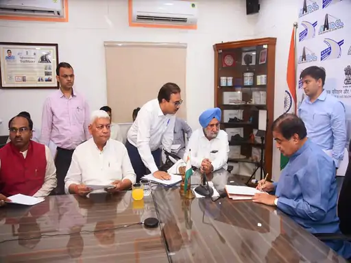 गडकरी से मिले रंधावा, एनएच- 54 पर फ्लाईओवर बनाने की मांग