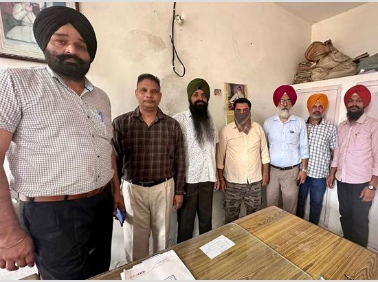 नगरपालिका परिषद का क्लर्क रिश्वत लेते गिरफ्तार