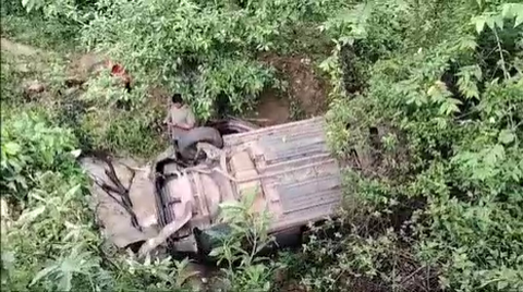 रायगडा गांव में कार पुलिया से गिरी, 1 की मौत, 3 गंभीर
