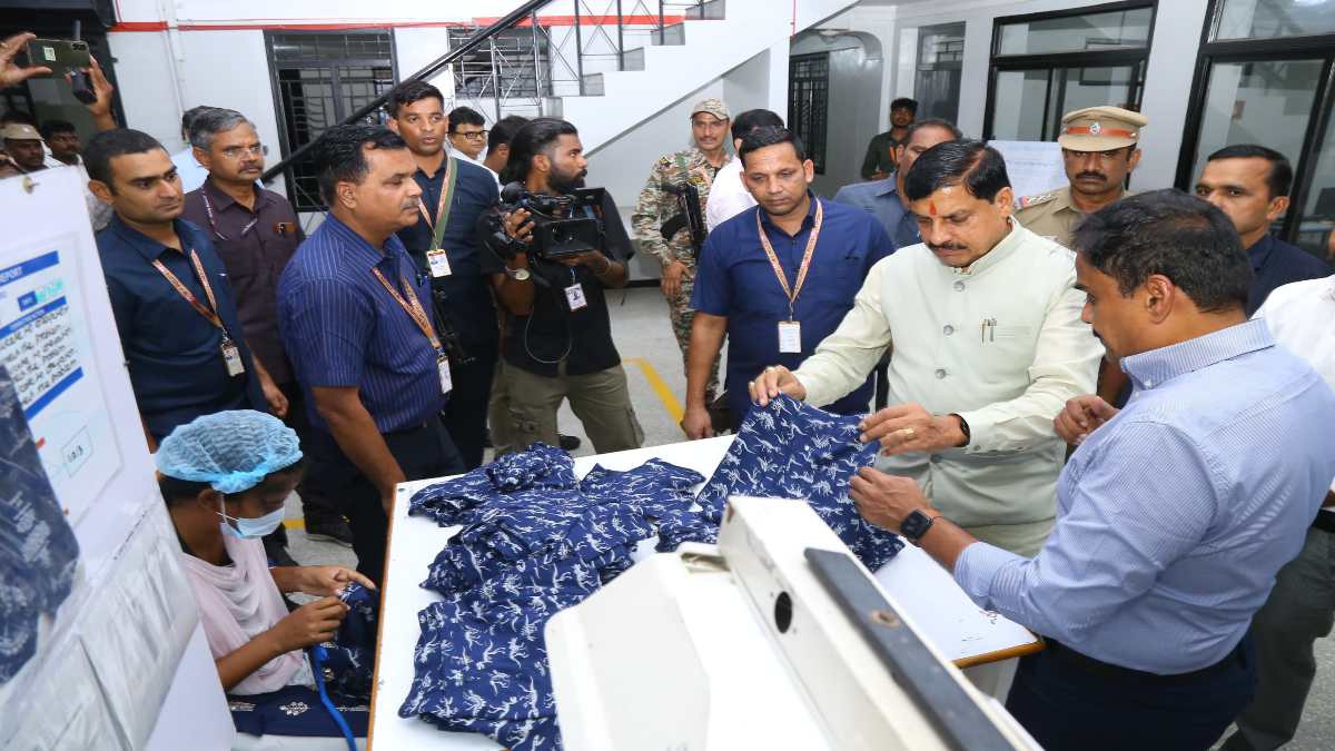 तमिलनाडु दौरे पर सीएम मोहन: वस्त्र इकाई का किया निरीक्षण, MP में निवेश को लेकर कल उद्योगपतियों से करेंगे चर्चा