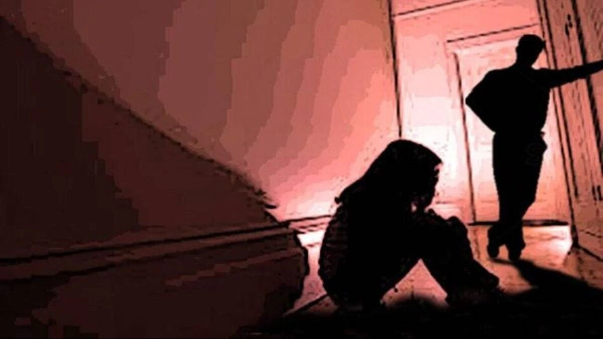 एसआई ने की सोशल मीडिया पर दोस्ती-प्रेम फिर दुष्कर्म, युवती का करवाया गर्भपात, केस दर्ज