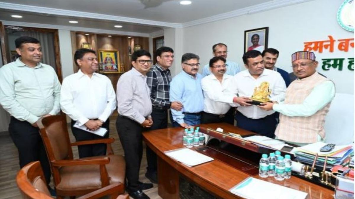 CM साय से मुलाकात करने पहुंचे स्पंज आयरन मैन्युफैक्चरर्स एसोसिएशन सदस्य, बिजली बिल सहित अन्य औद्यौगिक समस्याओं पर की चर्चा