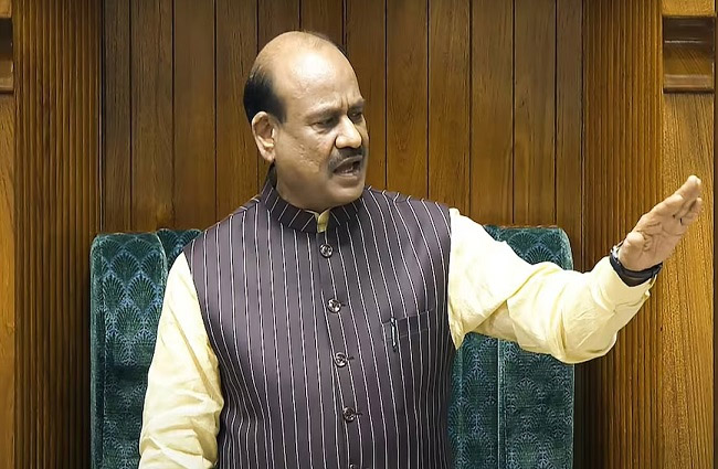 ओम बिरला ने आसन पर टिप्पणी को लेकर सत्ता पक्ष और विपक्ष को सख्त चेतावनी