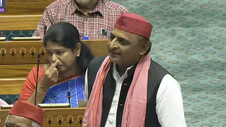 अखिलेश यादव लोकसभा में बोले – पहली बार हारी हुई सरकार विराजमान है