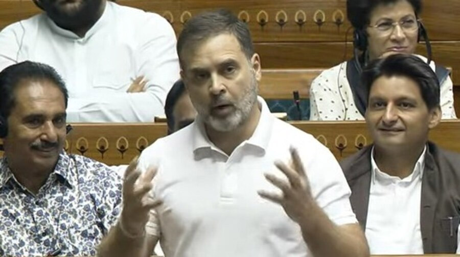 ‘चक्रव्यू का चिह्न PM मोदी छाती से लगाकर चलते हैं’, संसद में बोले राहुल गांधी