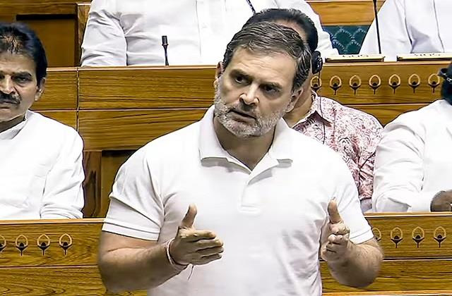 जिस मिडिल क्लास ने थाली बजाई उसके सीने और पीठ में छुरा मारा- राहुल