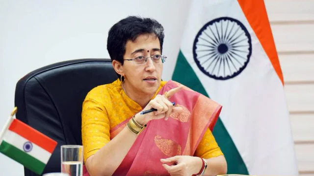 दिल्ली में शिक्षकों के तबादले पर आतिशी ने कहा- तत्काल प्रभाव से रोक लगाएं