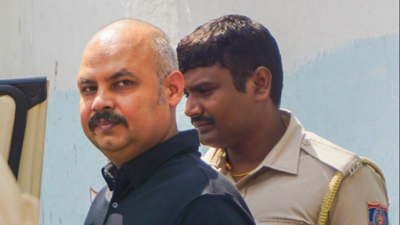 स्वाति मालीवाल मारपीट मामले में बिभव कुमार को दिल्ली HC से झटका