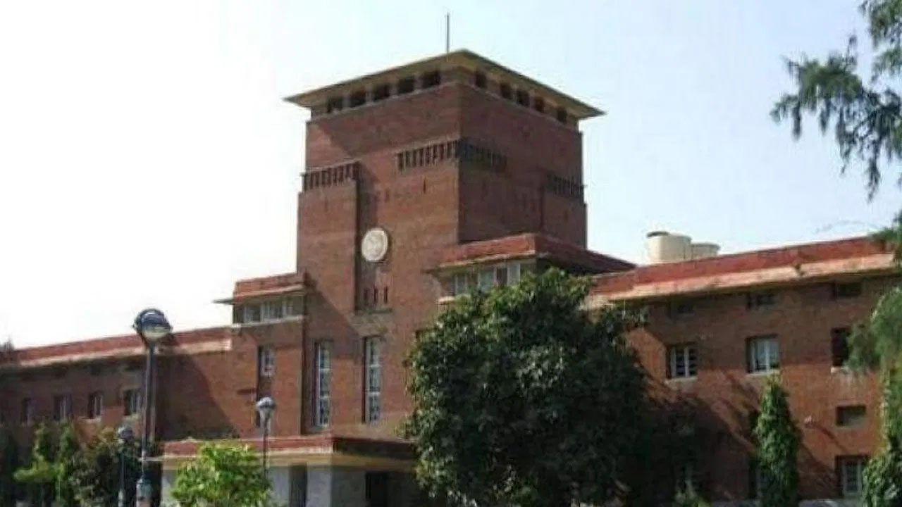 डीयू के 12 कॉलेजों को 100 करोड़ रुपये मिले
