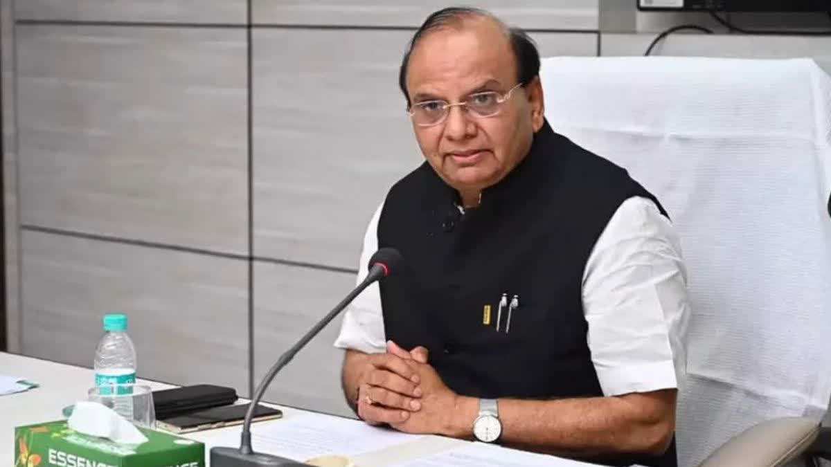 शिक्षा विभाग शिक्षकों के तबादले स्थगित रखें : एलजी