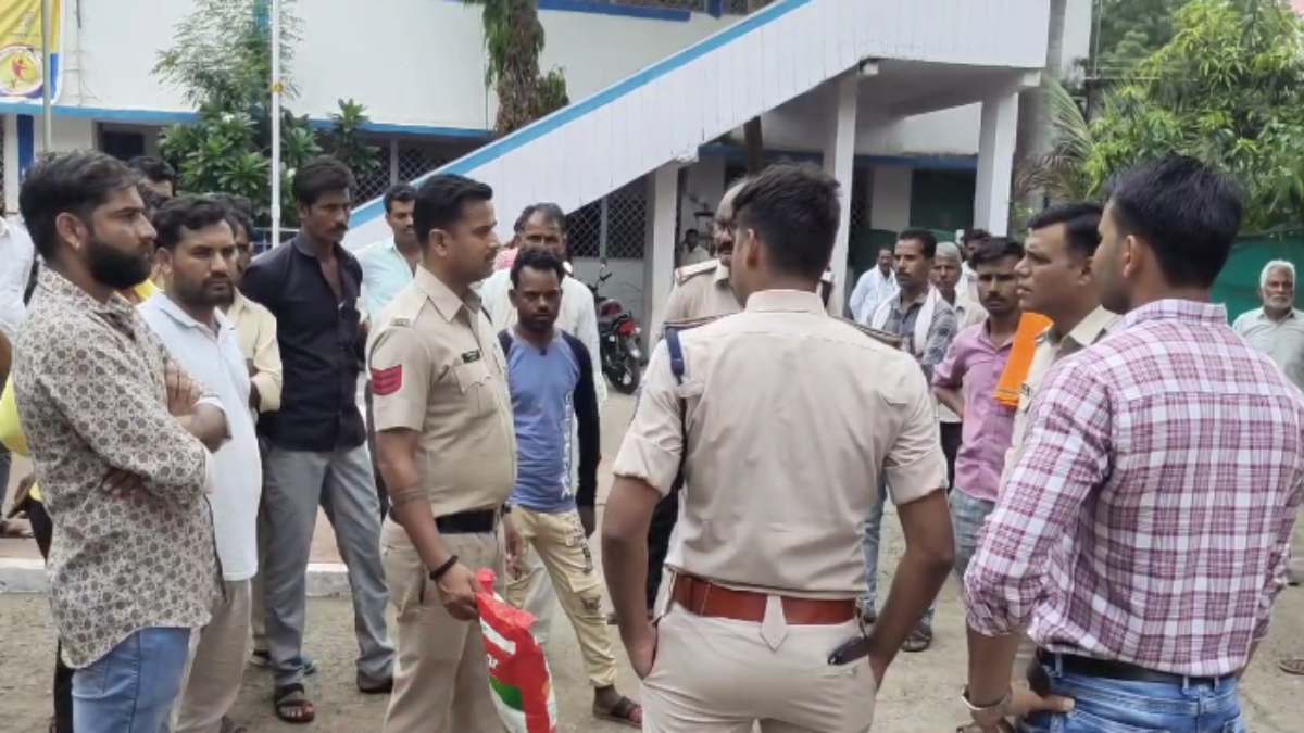 मामूली बात को लेकर दो पक्षों में मारपीट: एक की मौत, मृतक के बेटे ने पुलिस पर लगाए गंभीर आरोप  