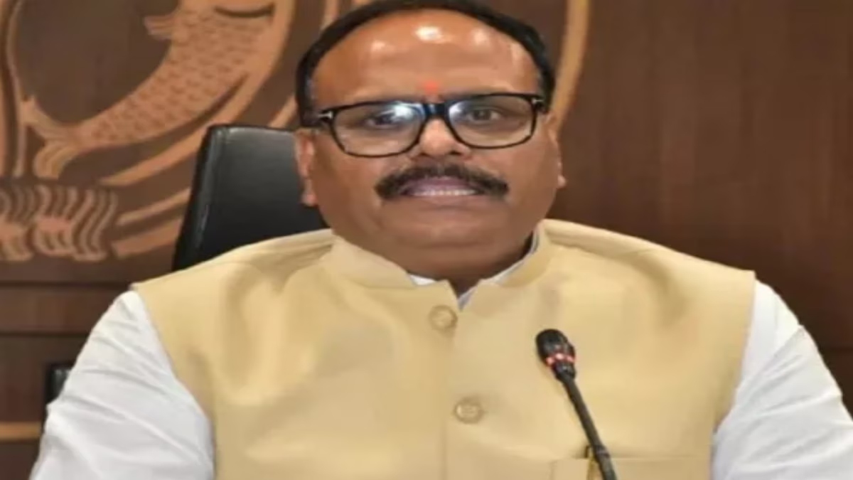 UP में लापरवाह 17 मेडिकल ऑफिसर्स पर बड़ी कार्रवाई: डिप्टी सीएम ने किया बर्खास्त, कहा- लापरवाही बरतने वाले बख्शे नहीं जाएंगे