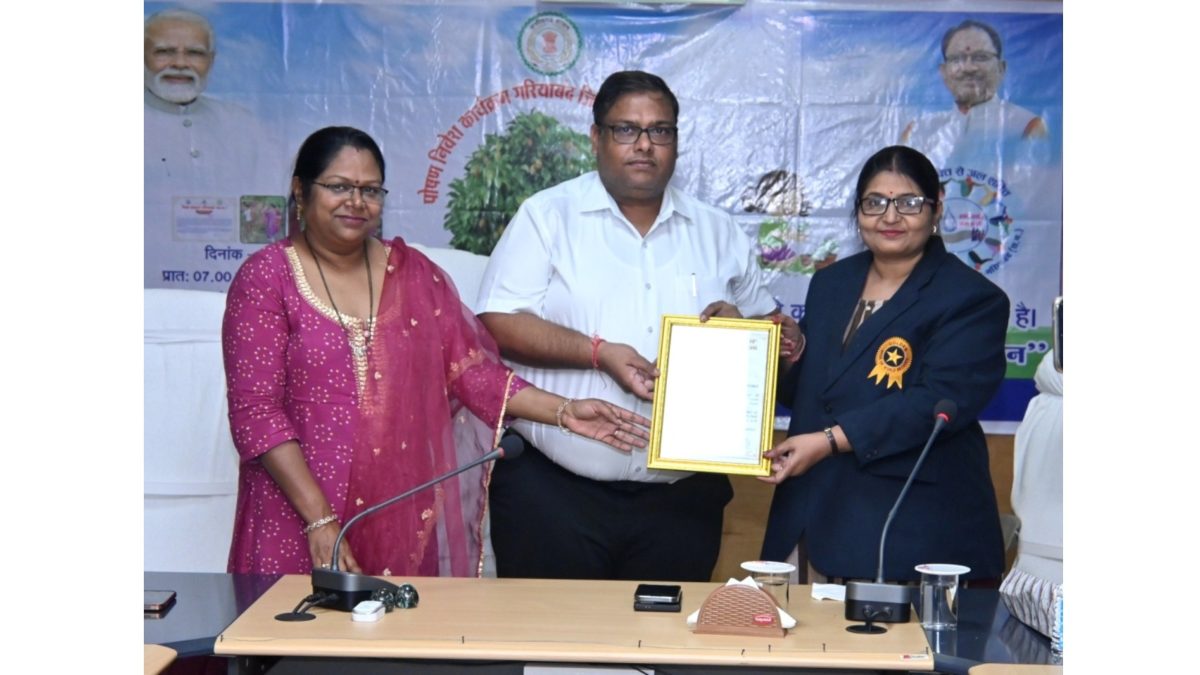 छत्तीसगढ़: महिलाओं ने रचा इतिहास, 85 हजार फलदार पौधे लगाकर Golden Book of World Records में दर्ज किया रिकॉर्ड
